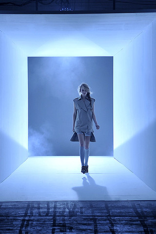 alexander-wang-podium-spring-fashion-2010-001_runway alexander-wang-podium-spring-fashion-2010-001_runway