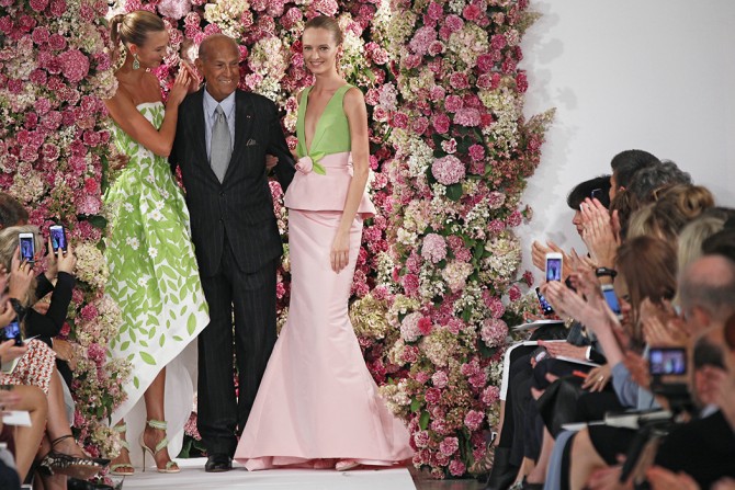 Oscar de la Renta at his Spring 2015 show. Image:deyoung.famsf.org